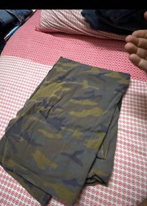 GAP Camo Print T-Shirt XL Size