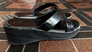 Chic Black Platform Wedge Sandals