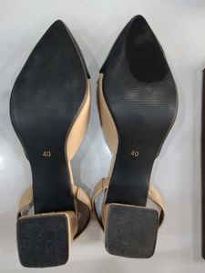Chic Black &amp; Beige Pointed Heels