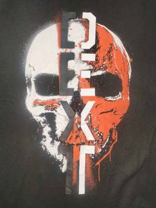 Diverse Extreme Team Grunge Skull Graphic Tee