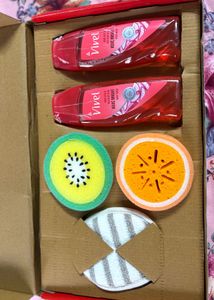 CUTE Vivel Body Wash Set with Aesthetic Sponges