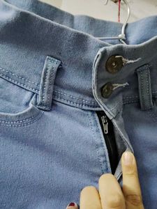 158.Light Wash Embellished Jeans(26inch)
