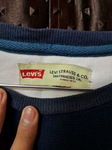 -Premium Levi’s Sweatshirt🔥