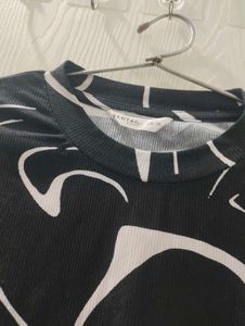 Black &amp; White Swirl Print Long Sleeve Top