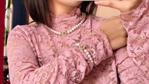Elegant Pearl Necklace and Bracelet Set