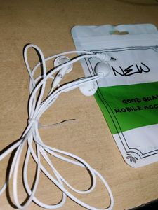 wired earphone