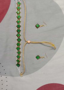 Elegant Green Stone Choker with Earrings
