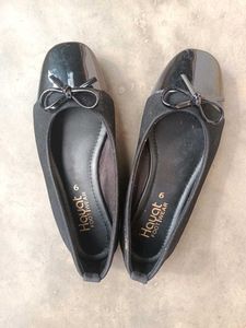 Chic Black Ballet Flats with Bow Detail
