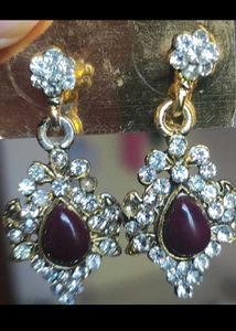 Sale of 2 Earrings
