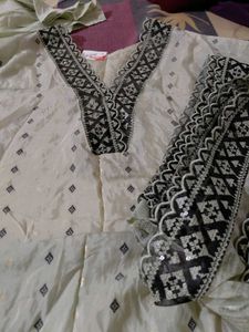 pakistani suit🖤🩶with heavy dupatta