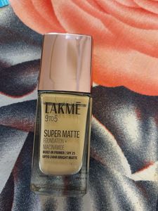 Lakme 9 to 5 Super Matte Foundation