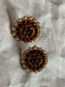 Elegant Red &amp; Green Pearl Stud Earrings
