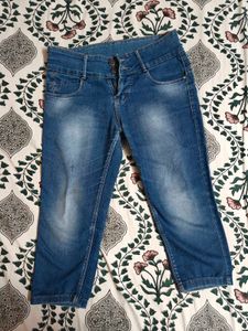 Women Stylish Capri Jeans-30