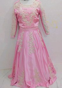 Elegant Pink 🩷 gown