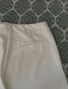 Chic white Skort