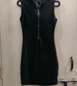 Sleek Black Zipper Dress