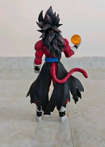 Dragon Ball Z - SSJ4 Goku Figure