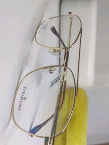 Stylish Gold Titan Eye + Frame