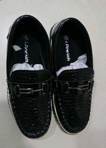 Boys Black Textured Loafers