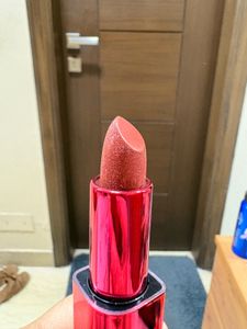 Nykaa Ultra Silk Hydrating Lipstick shade gleamin