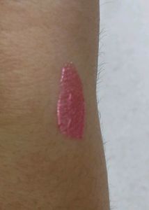 Light Pink Glossy Lipstick With Lip Liner
