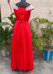 Stunning Red Embellished Gown❤️🎀