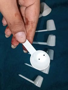 Set of 6 White Measuring Scoops 🎀