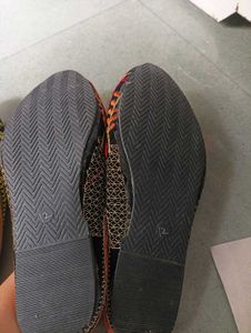 Embroidered Juttis/Mojaris