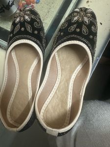Embroidered Juttis - Ethnic Elegance