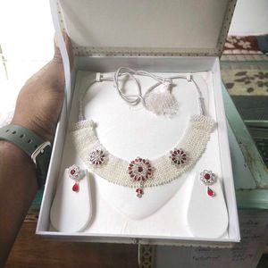 925 Pure Silver Elegant Necklace with earrings.