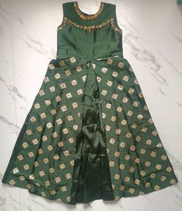 Elegant Green Ethnic Dress🥻