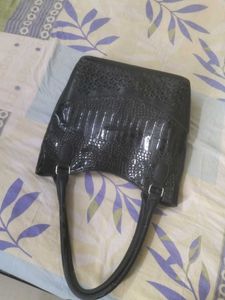 Chic Black Textured Handbag