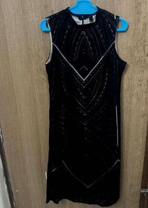 Elegant Black Sleeveless Sheath Dress