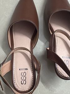 Elegant Brown Pointed Toe Flats