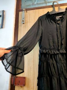 Chic Black Tiered Midi Dress