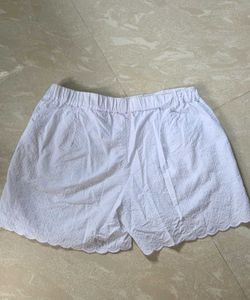 Chic White Embroidered Scalloped Shorts