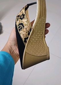Black sandal like new