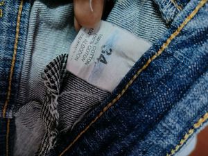 Light Wash Ripped Jeans