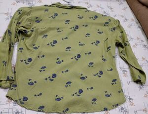 💚Chic Floral Print Button-Up t-shirt 👕💚