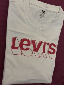 Levi's White Graphic T-Shirt