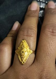 Elegant Gold Diamond Shaped Ring