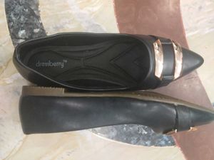 Chic Black Pointed Toe Flats with Buckle Accent
