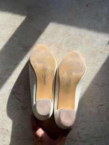 Elegant White Pointed Toe heels