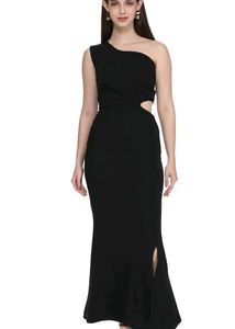 Elegant Black One-Shoulder Maxi Dress