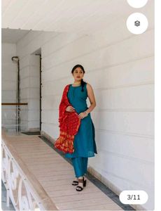 Teal Kurta with Red Bandhani Dupatta