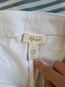 Chic White Cropped Pants