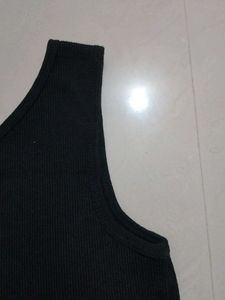 Black Ribbed One-Shoulder Crop Top
