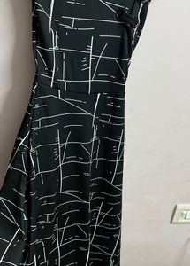 Chic Black &amp; White Geometric Print Dress