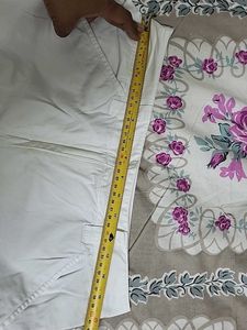 Chic White Capris for Women