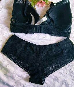 Lace Detail Bra with beautiful brief